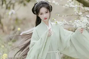 Pure Elegance of Qi Luo Sheng De Xiao Su Su Amidst Spring Blossoms - YiTuYu Vol.8817-1