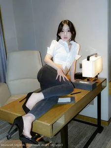 Modern Elegance with Zhi Zhi in XiuRen No.10785: A Chic Office Vibe-31