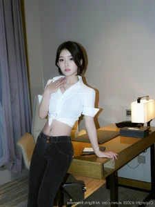 Modern Elegance with Zhi Zhi in XiuRen No.10785: A Chic Office Vibe-6