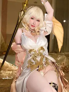 Experience Hane Ame's Aglaia from Honkai Star Rail: A Mesmerizing Cosplay Masterpiece!-7