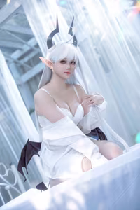 Coser Yu Yu Transforms into Altima Tia: Ethereal White Fantasy Beauty (40P)-13