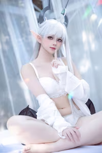 Coser Yu Yu Transforms into Altima Tia: Ethereal White Fantasy Beauty (40P)-12