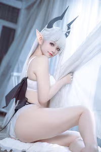 Coser Yu Yu Transforms into Altima Tia: Ethereal White Fantasy Beauty (40P)-5