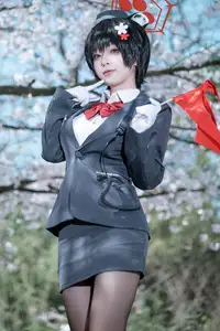 Discover Tsubaki Guide Cosplay by Shi Liang Yu: Charming Elegance Unleashed.-14