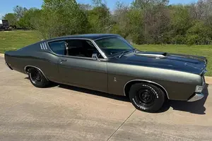 Discover the Ford Torino Cobra R-Code 1969: A Rare Timeless Muscle Car Legend-11