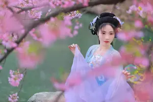 Hua Zhuang Shi Tian: Ethereal Beauty in Hanfu Amidst Cherry Blossoms, YiTuYu Vol.8837-5