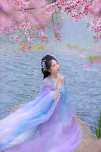 Hua Zhuang Shi Tian: Ethereal Beauty in Hanfu Amidst Cherry Blossoms, YiTuYu Vol.8837-16