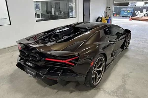 The breathtaking Lamborghini Revuelto in exclusive $9,000 metallic bronze finish-5