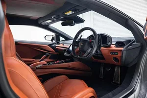 The breathtaking Lamborghini Revuelto in exclusive $9,000 metallic bronze finish-1