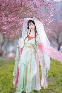 Graceful Hanfu Beauty Amidst Cherry Blossoms - Qi Luo Sheng De Xiao Su Su | YiTuYu Vol.8553-12
