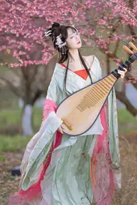 Graceful Hanfu Beauty Amidst Cherry Blossoms - Qi Luo Sheng De Xiao Su Su | YiTuYu Vol.8553-11