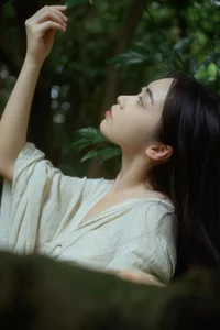 Artistic Woodland Photography: Ban Ge Yue Liang in YiTuYu Art Language Vol.9151 – Moody Forest Walk and Aesthetic Outdoor Portraits-13