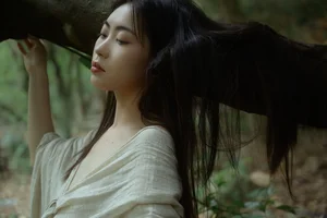 Artistic Woodland Photography: Ban Ge Yue Liang in YiTuYu Art Language Vol.9151 – Moody Forest Walk and Aesthetic Outdoor Portraits-5