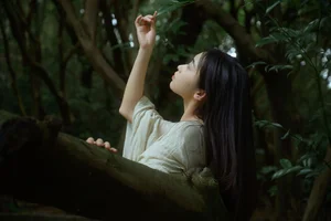 Artistic Woodland Photography: Ban Ge Yue Liang in YiTuYu Art Language Vol.9151 – Moody Forest Walk and Aesthetic Outdoor Portraits-12