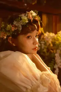 Qiu Qiu in YiTuYu Vol.8546: Dreamy Vintage Serenity Amidst Golden Hour Blooms-6