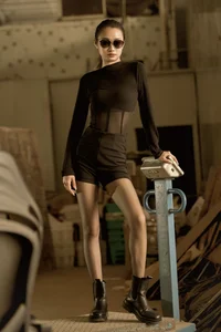 Elegant Artistic Portraiture: Zou Xue Featured in YiTuYu Art Language Vol.9395 Collection - 33 High-Resolution Professional Fashion Images-1