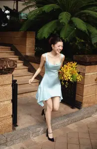 LAMOON Captivates Pure Beauty and Alluring Charisma Under the Radiant Sun-6