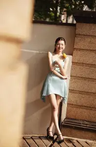 LAMOON Captivates Pure Beauty and Alluring Charisma Under the Radiant Sun-1