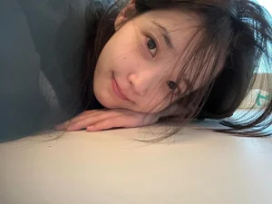 Korean Star IU Stuns Fans with Viral No-Makeup Photos: Discover Her Timeless Beauty and Skincare Secrets in Her Thirties-0