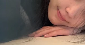 Korean Star IU Stuns Fans with Viral No-Makeup Photos: Discover Her Timeless Beauty and Skincare Secrets in Her Thirties-2