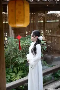 Elegant White Ao Dai: Pure Beauty of Vietnamese Woman with Pristine Orchids.-12