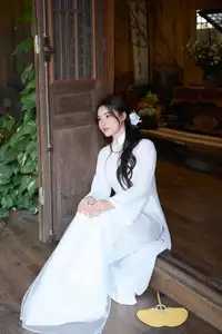 Elegant White Ao Dai: Pure Beauty of Vietnamese Woman with Pristine Orchids.-14