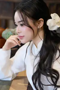 Elegant White Ao Dai: Pure Beauty of Vietnamese Woman with Pristine Orchids.-11