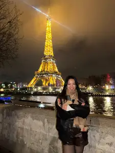 Ha Anh 'Red Rain' Dazzles: Elegant Red Dress Defines Her Striking Fashion Style-3