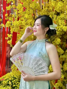 Elegant Vietnamese Ao Dai: Soft Pastel Silk Dress for Spring Festivals and Traditional Lunar New Year Celebrations-3