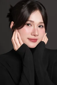 Captivating Minimalist Elegance in Timeless Black-5