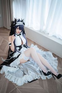 Coser Mianbingxian'er as Azur Lane August Maid: Alluring Beauty & Elegant Stockings | Tukuku-16