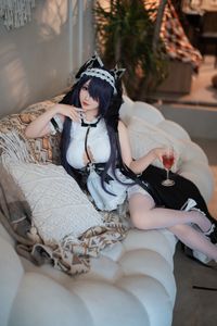 Coser Mianbingxian'er as Azur Lane August Maid: Alluring Beauty & Elegant Stockings | Tukuku-18