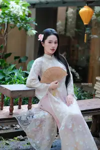 Graceful Ao Dai Beauty: Captivating Vietnamese Traditional Elegance-5