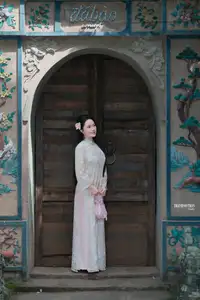 Graceful Ao Dai Beauty: Captivating Vietnamese Traditional Elegance-8