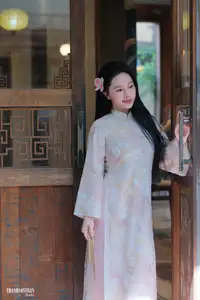 Graceful Ao Dai Beauty: Captivating Vietnamese Traditional Elegance-15