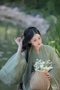 YiTuYu Vol.8832: Yi Ming's Poetic Grace by the Pond, Ancient Beauty in Nature-24