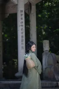 YiTuYu Vol.8832: Yi Ming's Poetic Grace by the Pond, Ancient Beauty in Nature-28