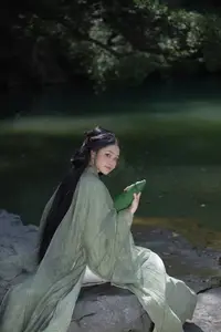 YiTuYu Vol.8832: Yi Ming's Poetic Grace by the Pond, Ancient Beauty in Nature-17