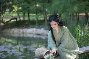 YiTuYu Vol.8832: Yi Ming's Poetic Grace by the Pond, Ancient Beauty in Nature-18