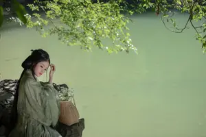 YiTuYu Vol.8832: Yi Ming's Poetic Grace by the Pond, Ancient Beauty in Nature-4