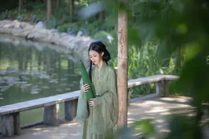 YiTuYu Vol.8832: Yi Ming's Poetic Grace by the Pond, Ancient Beauty in Nature-15