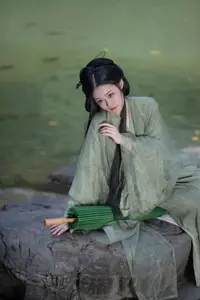 YiTuYu Vol.8832: Yi Ming's Poetic Grace by the Pond, Ancient Beauty in Nature-9