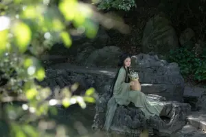 YiTuYu Vol.8832: Yi Ming's Poetic Grace by the Pond, Ancient Beauty in Nature-25