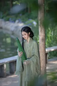 YiTuYu Vol.8832: Yi Ming's Poetic Grace by the Pond, Ancient Beauty in Nature-8