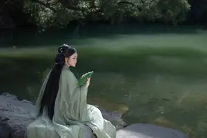 YiTuYu Vol.8832: Yi Ming's Poetic Grace by the Pond, Ancient Beauty in Nature-1