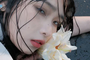 Cinematic Outdoor Portrait Photography: Nishi Ichioku in Art Language Vol.9365 - Rainy Forest Aesthetic and Moody Fashion Inspiration-5