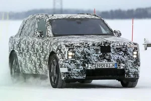 The Future of Luxury: All-Electric Rolls-Royce Cullinan SUV Redefining High-End Travel and Sustainable Automotive Design-2