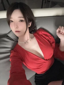 Timeless Sophistication: Coser Yi Xiao Yang Ze-9