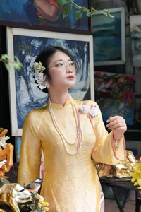 Elegant Yellow Mulberry Silk Ao Dai: Traditional Vietnamese Long Dress for Weddings and Special Occasions-0