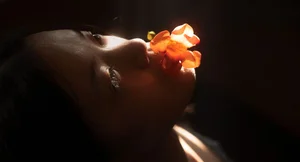 Cinematic Indoor Portrait Series: Cai Jing Fan in YiTuYu Art Language Vol.9102 – Atmospheric Photography Inspiration for Interior Style and Artistic Moods-6